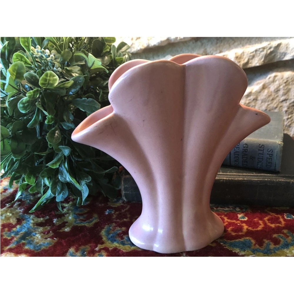Vintage Art Deco CAMARK ? Pottery Fan Vase Matte Dusty Pink  6" Excellent Cond